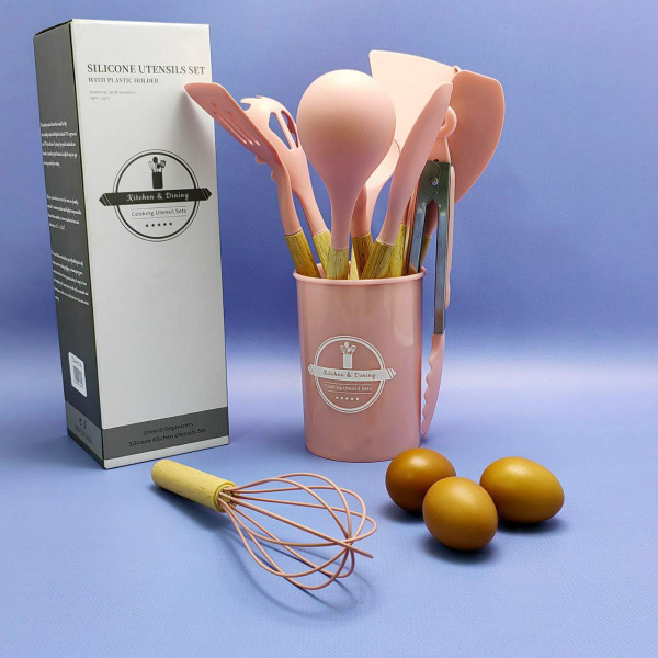 Набор кухонных принадлежностей с подставкой и деревянной ручкой 12 предметов Utensils Set / Подарочный силиконовый набор, РОЗОВЫЙ цвет